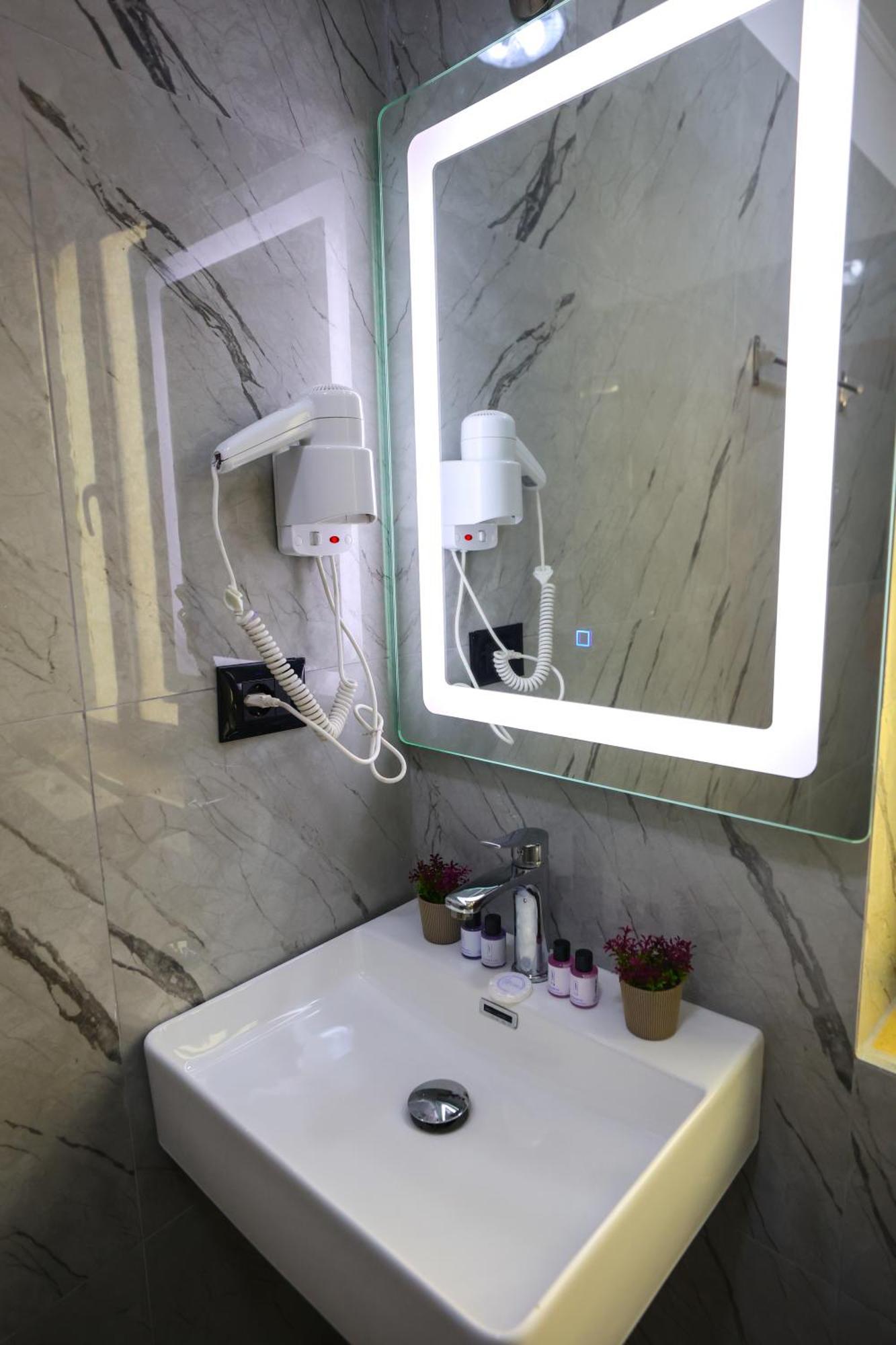 Vila Alizee Hotel تيرانا المظهر الخارجي الصورة