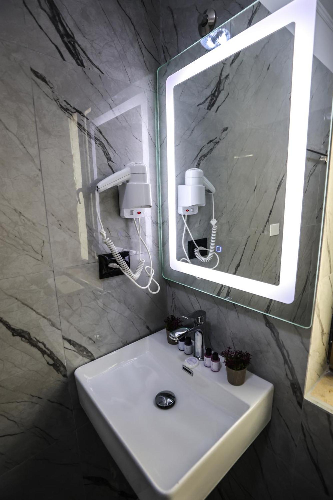 Vila Alizee Hotel تيرانا المظهر الخارجي الصورة