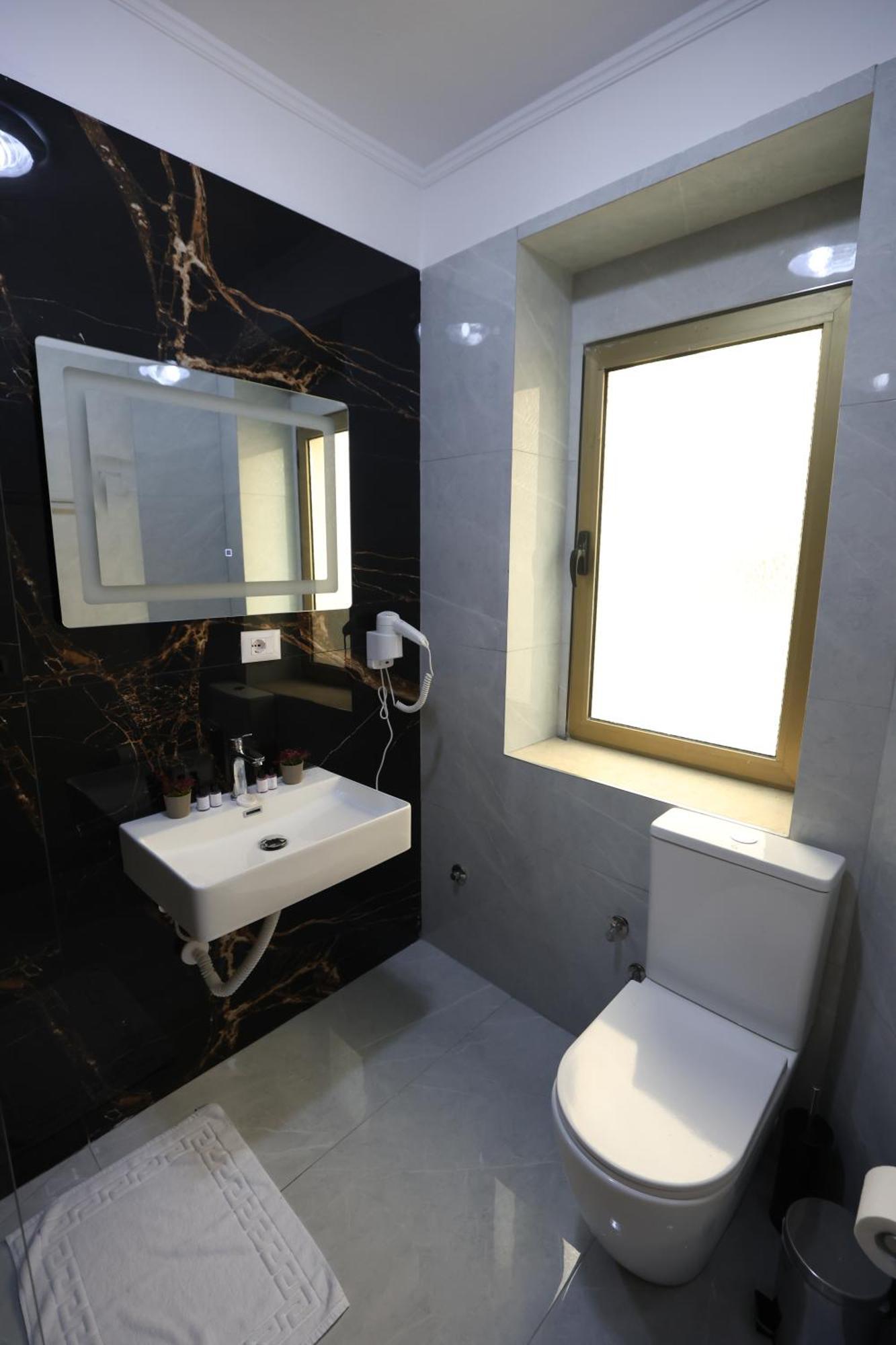 Vila Alizee Hotel تيرانا المظهر الخارجي الصورة